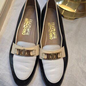 Ferragamo 3 tone flats brass buckle